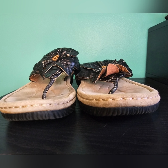 Clark's Black Floral Sandals Women's 7.5 - Picture 3 of 13